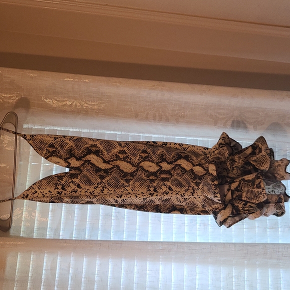 Dress - Picture 2 of 3